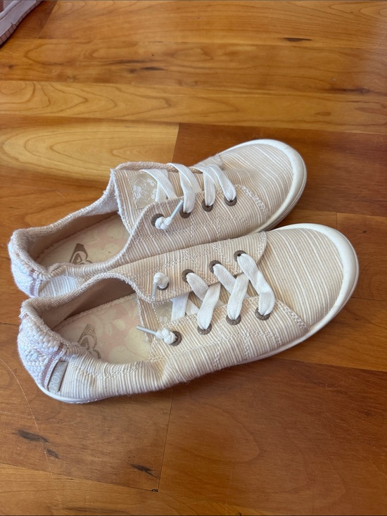 Roxy Shoes - Roxy Beige Canvas Lace-Up Sneakers